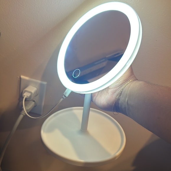 Adjustable LED Mirror Stand - Picture 7 of 8